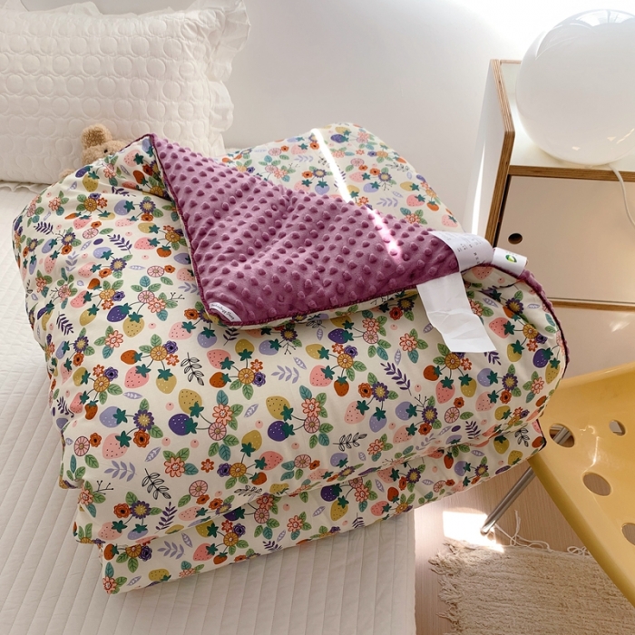 91家纺网 家纺一手货源 找家纺 星期八 2022新款复古碎花豆豆被冬被春秋被 花间草莓