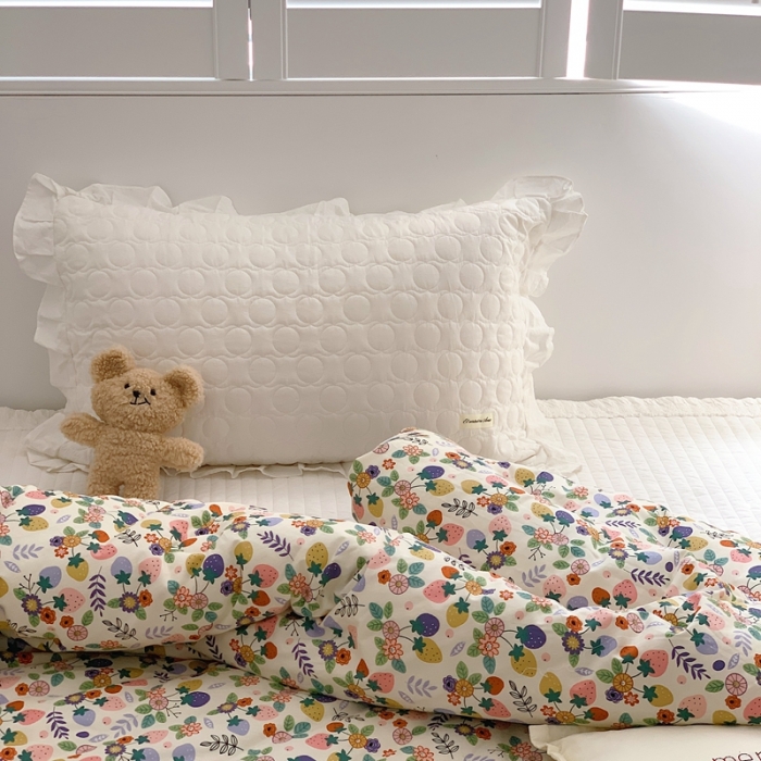 91家纺网 家纺一手货源 找家纺 星期八 2022新款复古碎花豆豆被冬被春秋被 花间草莓