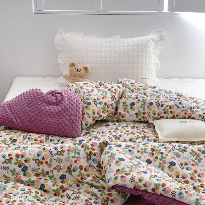 91家纺网 家纺一手货源 找家纺 星期八 2022新款复古碎花豆豆被冬被春秋被 花间草莓