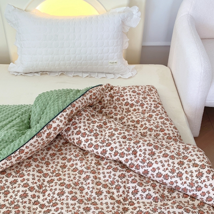 91家纺网 家纺一手货源 找家纺 星期八 2022新款复古碎花豆豆被冬被春秋被 花颜