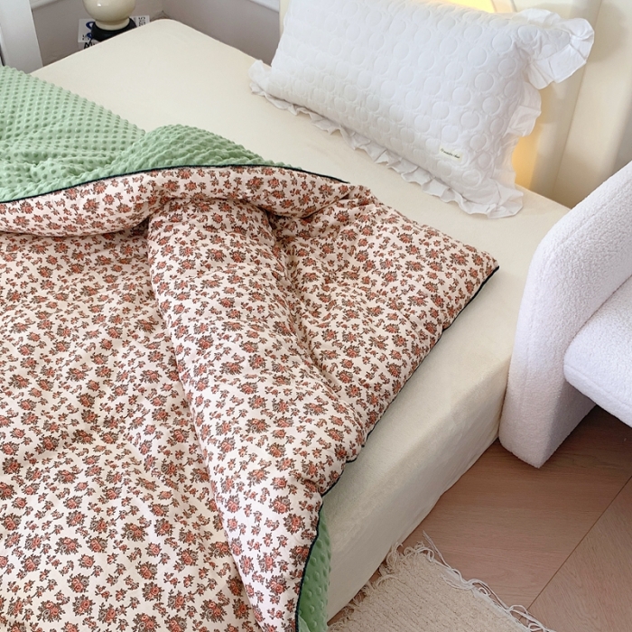 91家纺网 家纺一手货源 找家纺 星期八 2022新款复古碎花豆豆被冬被春秋被 花颜