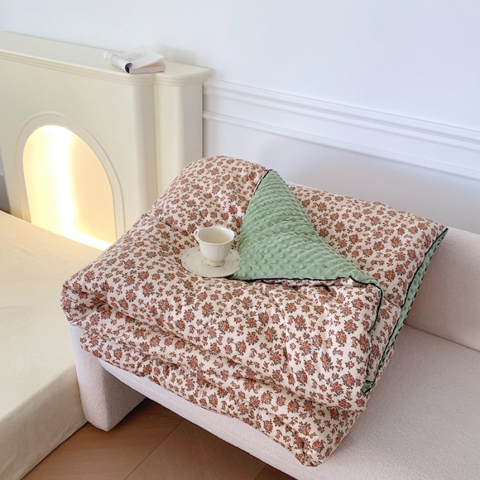 91家纺网 家纺一手货源 找家纺 星期八 2022新款复古碎花豆豆被冬被春秋被 花颜