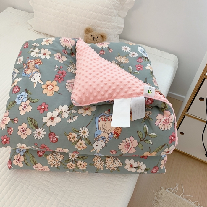 91家纺网 家纺一手货源 找家纺 星期八 2022新款复古碎花豆豆被冬被春秋被 梦幻花园兔