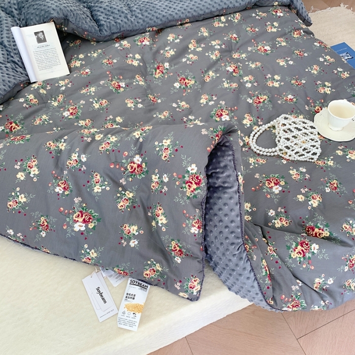 91家纺网 家纺一手货源 找家纺 星期八 2022新款复古碎花豆豆被冬被春秋被 秋语
