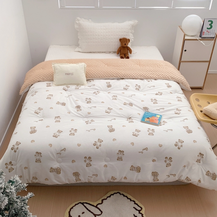 91家纺网 家纺一手货源 找家纺 星期八 2022新款复古碎花豆豆被冬被春秋被 熊仔仔