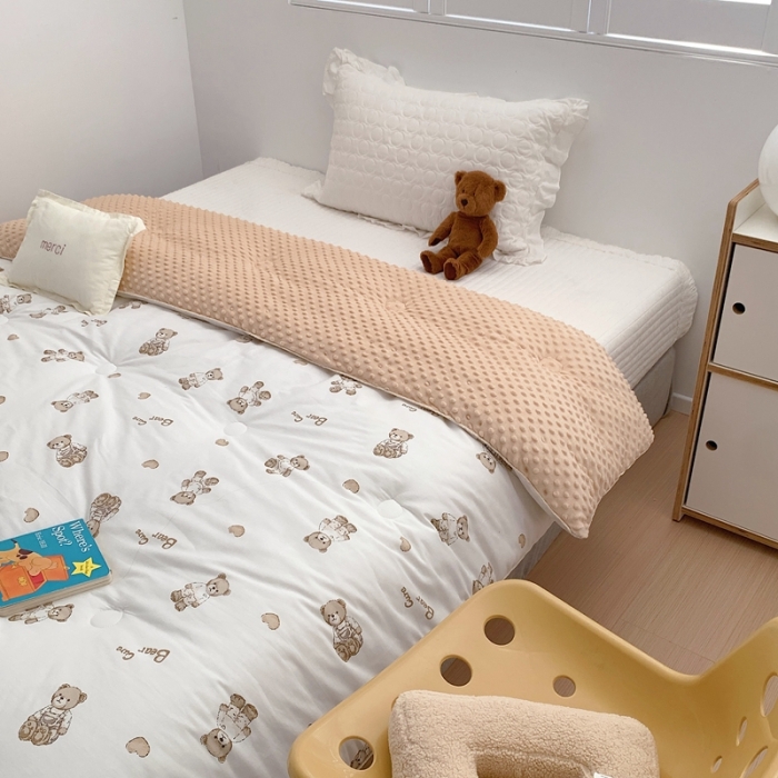 91家纺网 家纺一手货源 找家纺 星期八 2022新款复古碎花豆豆被冬被春秋被 熊仔仔