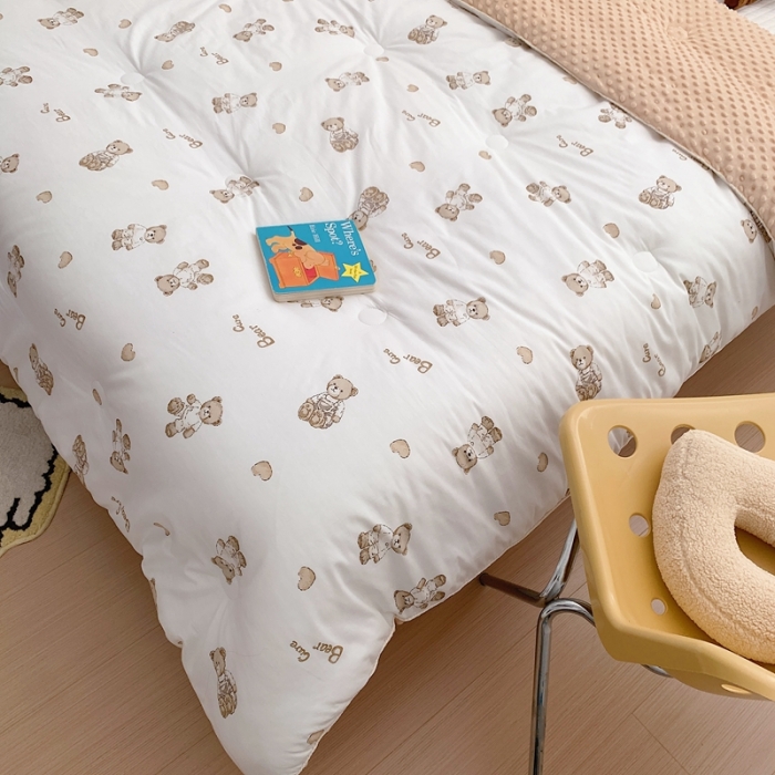 91家纺网 家纺一手货源 找家纺 星期八 2022新款复古碎花豆豆被冬被春秋被 熊仔仔