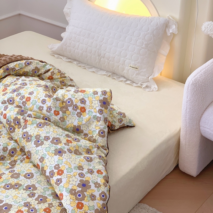 91家纺网 家纺一手货源 找家纺 星期八 2022新款复古碎花豆豆被冬被春秋被 雅朵