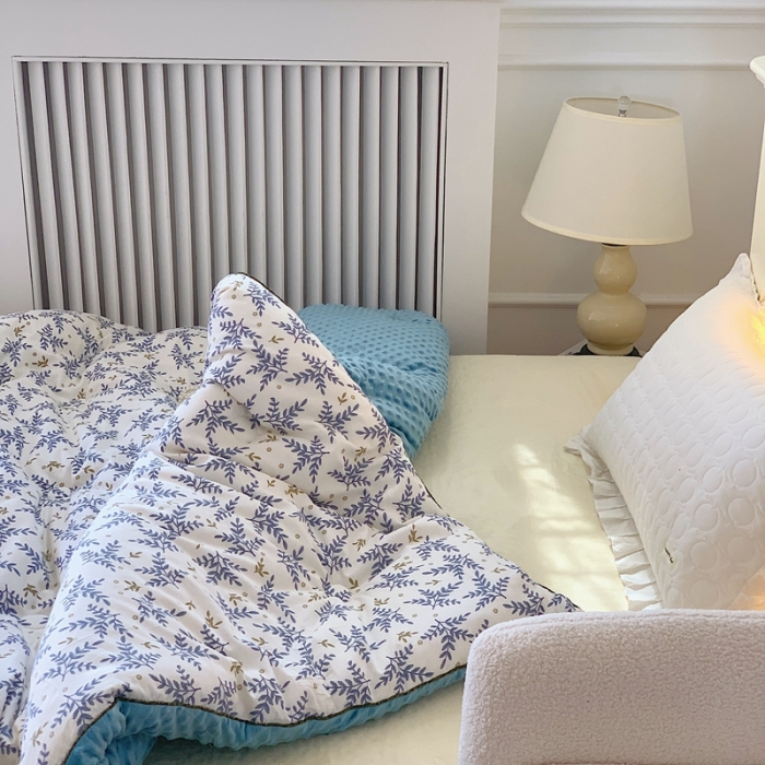 91家纺网 家纺一手货源 找家纺 星期八 2022新款复古碎花豆豆被冬被春秋被 芝兰