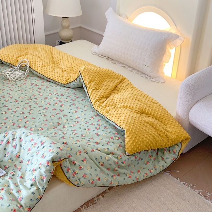 91家纺网 家纺一手货源 找家纺 星期八 2022新款复古碎花豆豆被冬被春秋被 知雅绿