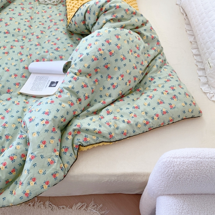 91家纺网 家纺一手货源 找家纺 星期八 2022新款复古碎花豆豆被冬被春秋被 知雅绿