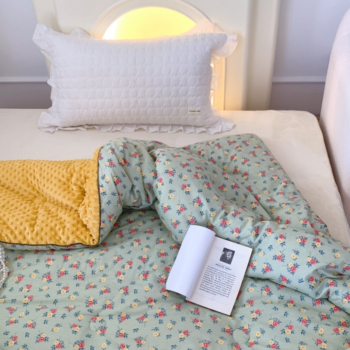 91家纺网 家纺一手货源 找家纺 星期八 2022新款复古碎花豆豆被冬被春秋被 知雅绿