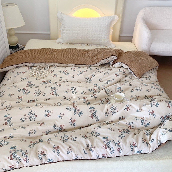 91家纺网 家纺一手货源 找家纺 星期八 2022新款复古碎花豆豆被冬被春秋被 仲夏夜之梦