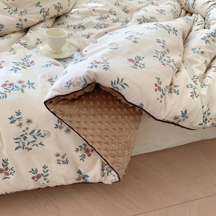 91家纺网 家纺一手货源 找家纺 星期八 2022新款复古碎花豆豆被冬被春秋被 仲夏夜之梦