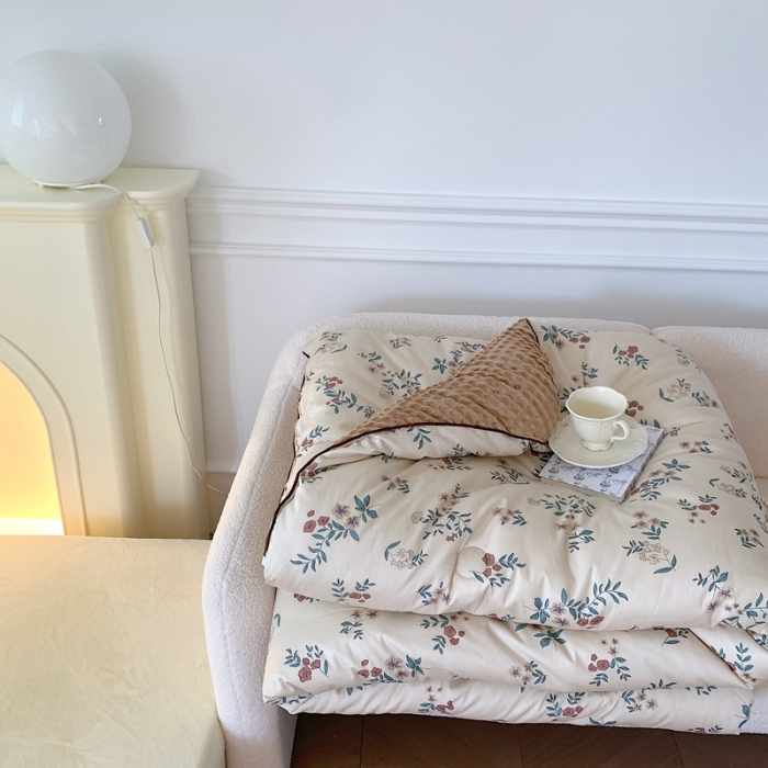 91家纺网 家纺一手货源 找家纺 星期八 2022新款复古碎花豆豆被冬被春秋被 仲夏夜之梦