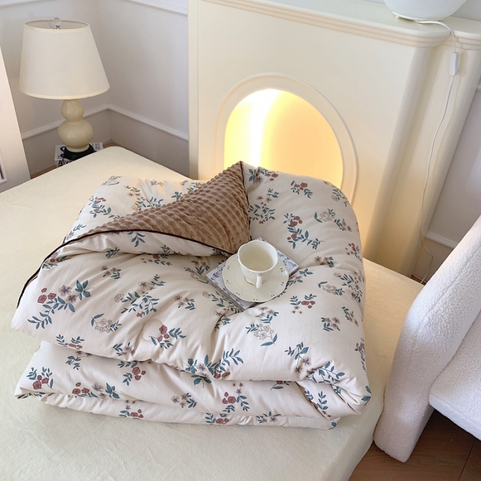 91家纺网 家纺一手货源 找家纺 星期八 2022新款复古碎花豆豆被冬被春秋被 仲夏夜之梦