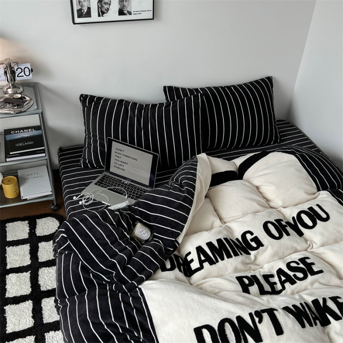 91家纺网 家纺一手货源 找家纺 （总）圆岛家纺2022新款黑白牛奶绒毛巾绣四件套