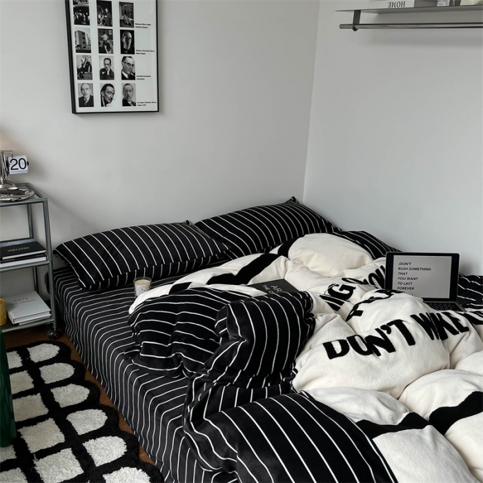 91家纺网 家纺一手货源 找家纺 （总）圆岛家纺2022新款黑白牛奶绒毛巾绣四件套