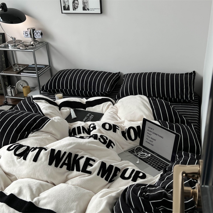 91家纺网 家纺一手货源 找家纺 （总）圆岛家纺2022新款黑白牛奶绒毛巾绣四件套