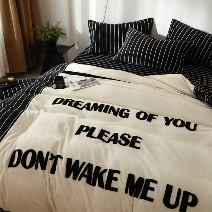 91家纺网 家纺一手货源 找家纺 （总）圆岛家纺2022新款黑白牛奶绒毛巾绣四件套