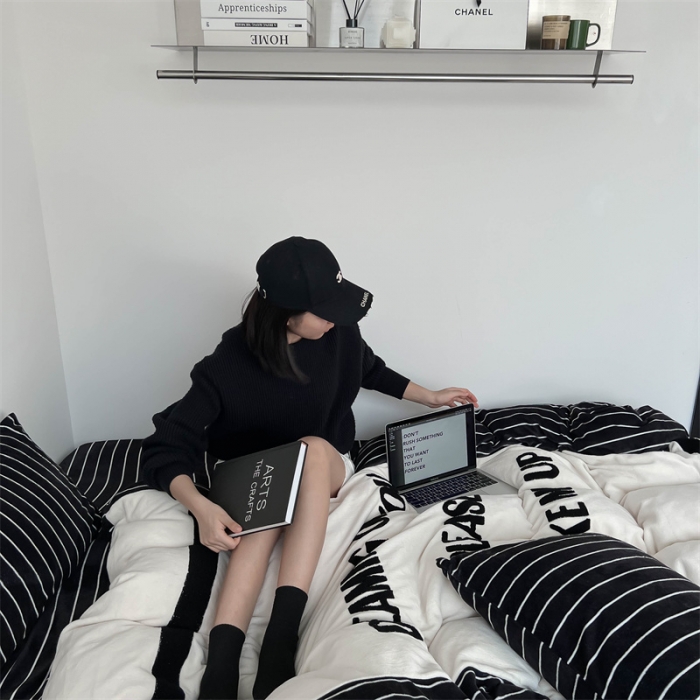 91家纺网 家纺一手货源 找家纺 （总）圆岛家纺2022新款黑白牛奶绒毛巾绣四件套