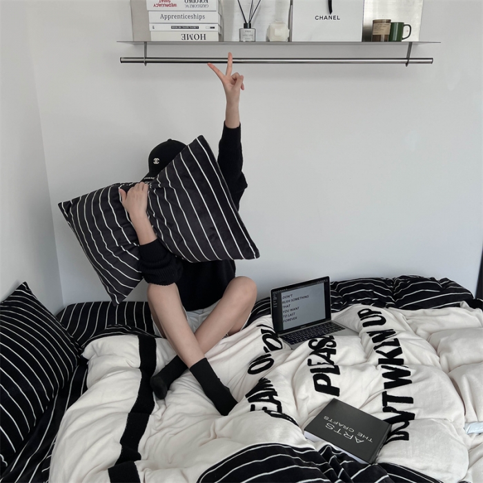 91家纺网 家纺一手货源 找家纺 （总）圆岛家纺2022新款黑白牛奶绒毛巾绣四件套