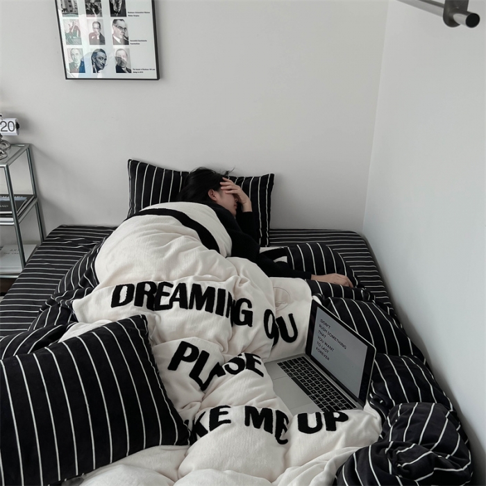 91家纺网 家纺一手货源 找家纺 （总）圆岛家纺2022新款黑白牛奶绒毛巾绣四件套