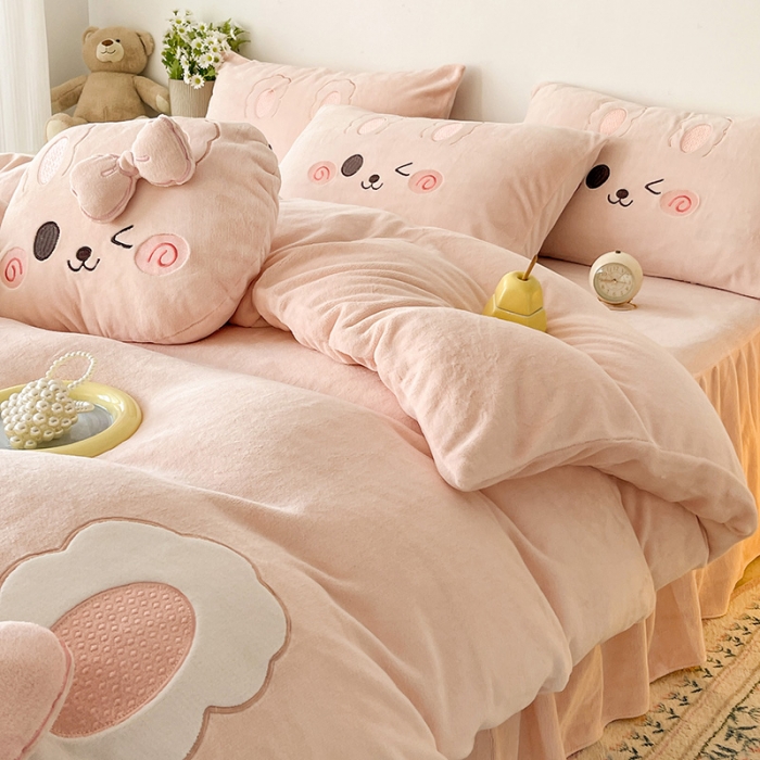 91家纺网 家纺一手货源 找家纺 （总）2025新款牛奶绒卡通绣花四件套-可爱兔实拍图 粉色