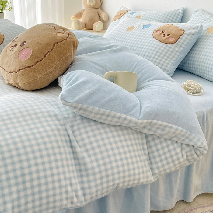 91家纺网 家纺一手货源 找家纺 (总)亲亲公主新款牛奶绒卡通绣花四件套-可爱兔实拍图蓝色小熊