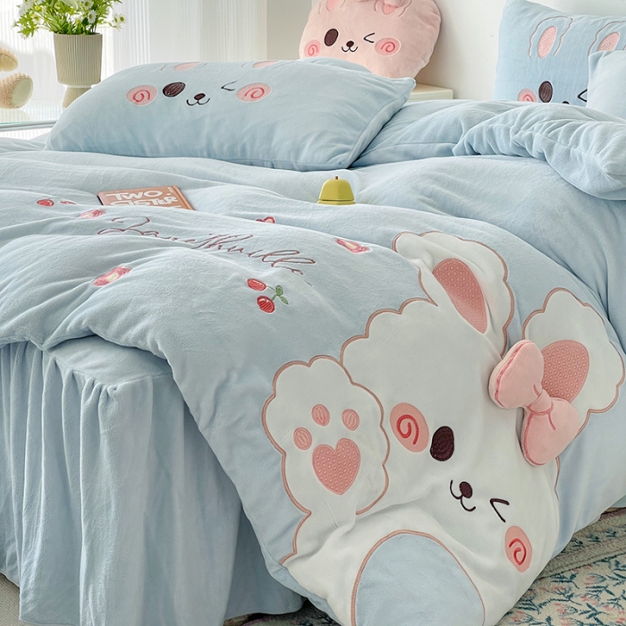 91家纺网 家纺一手货源 找家纺 （总）亲亲公主 新款牛奶绒卡通绣花四件套-可爱兔实拍图 蓝色