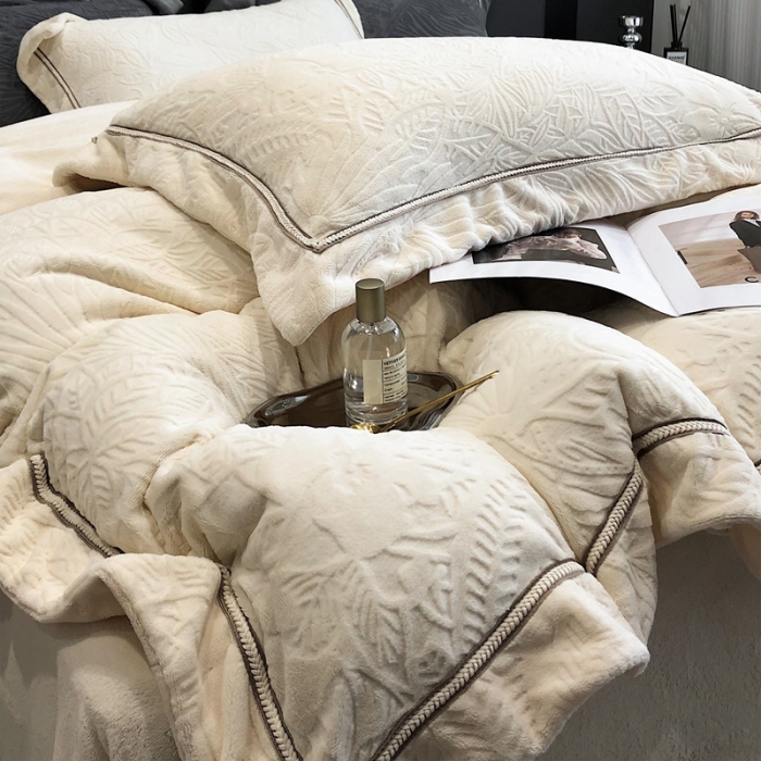 91家纺网 家纺一手货源 找家纺 沐白家纺 2022牛奶绒四件套-南茜 南茜-慕丝白