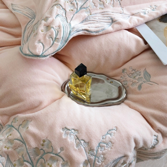 91家纺网 家纺一手货源 找家纺 沐白家纺 2022牛奶绒四件套-玉铃兰 玉铃兰-粉