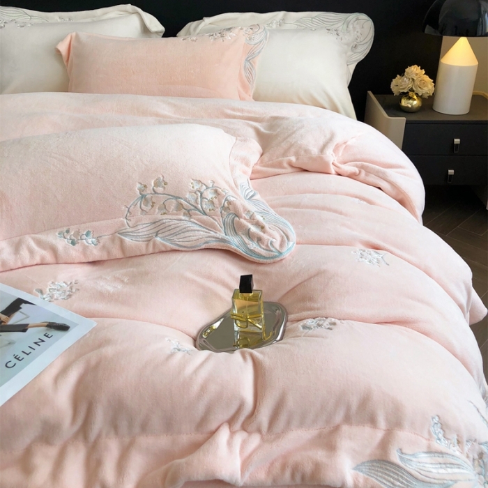 91家纺网 家纺一手货源 找家纺 沐白家纺 2022牛奶绒四件套-玉铃兰 玉铃兰-粉