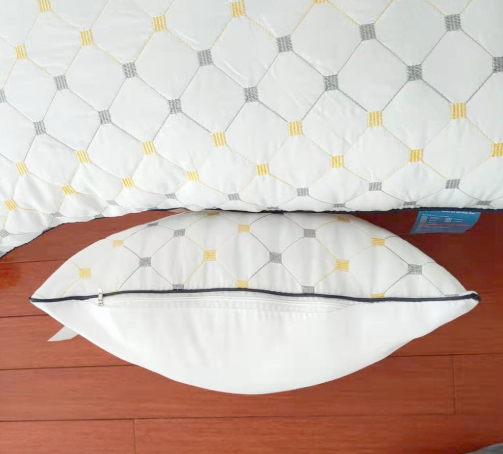 91家纺网 家纺一手货源 找家纺 荣运枕业 满天星枕头羽丝绒枕芯