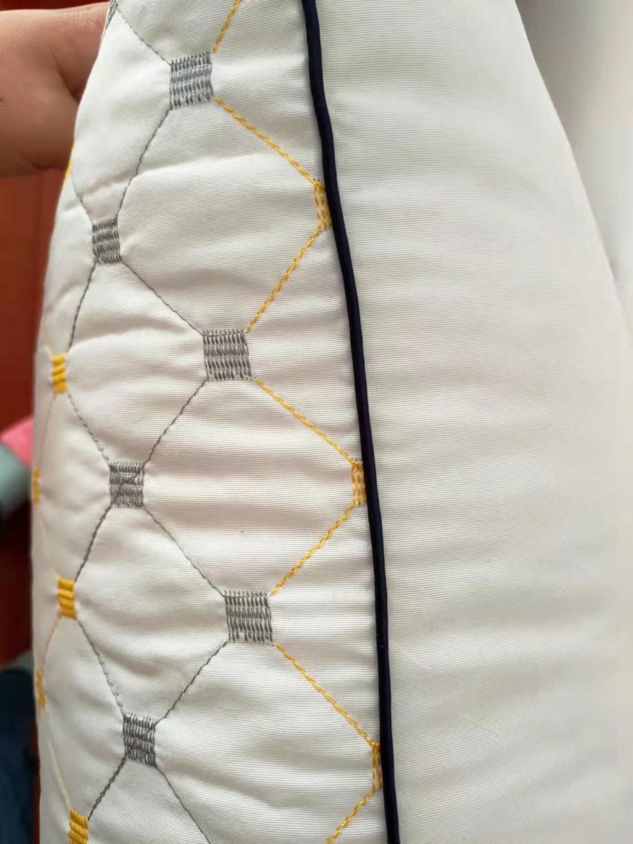 91家纺网 家纺一手货源 找家纺 荣运枕业 满天星枕头羽丝绒枕芯