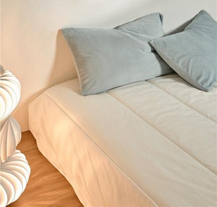 91家纺网 家纺一手货源 找家纺 （总）新款纯色230g牛奶绒枕套