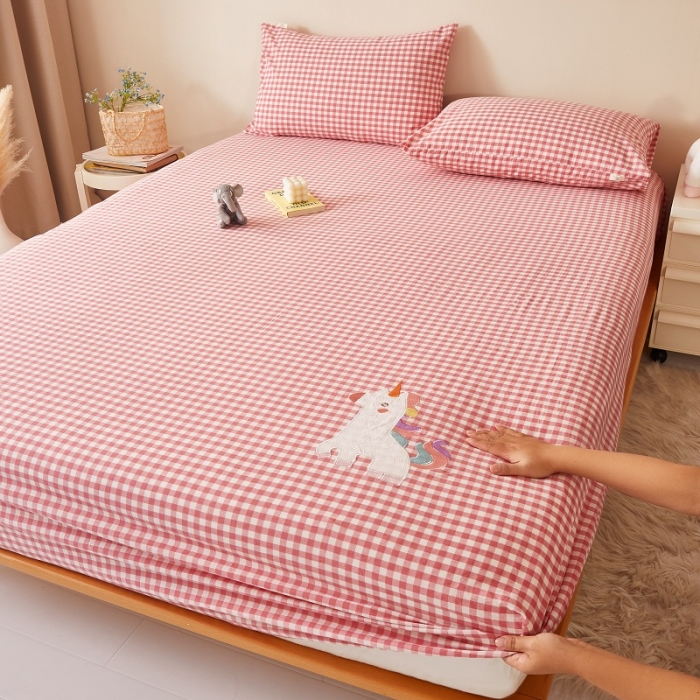 91家纺网 家纺一手货源 找家纺 荷马之梦 2022新款全棉色织水洗棉绣花床笠-童梦系列格小马