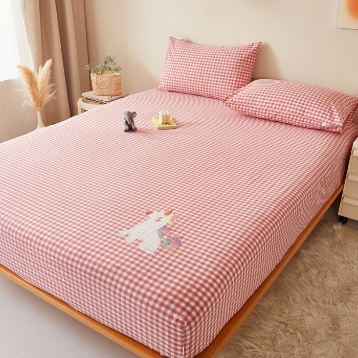 91家纺网 家纺一手货源 找家纺 荷马之梦 2022新款全棉色织水洗棉绣花床笠-童梦系列格小马