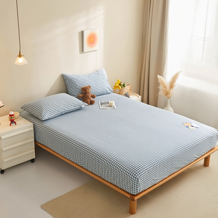 91家纺网 家纺一手货源 找家纺 荷马之梦 2022新款全棉色织水洗棉绣花床笠-童梦系列格小熊