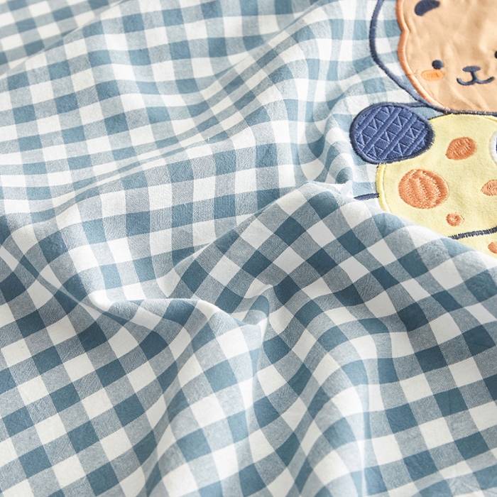 91家纺网 家纺一手货源 找家纺 荷马之梦 2022新款全棉色织水洗棉绣花床笠-童梦系列格小熊