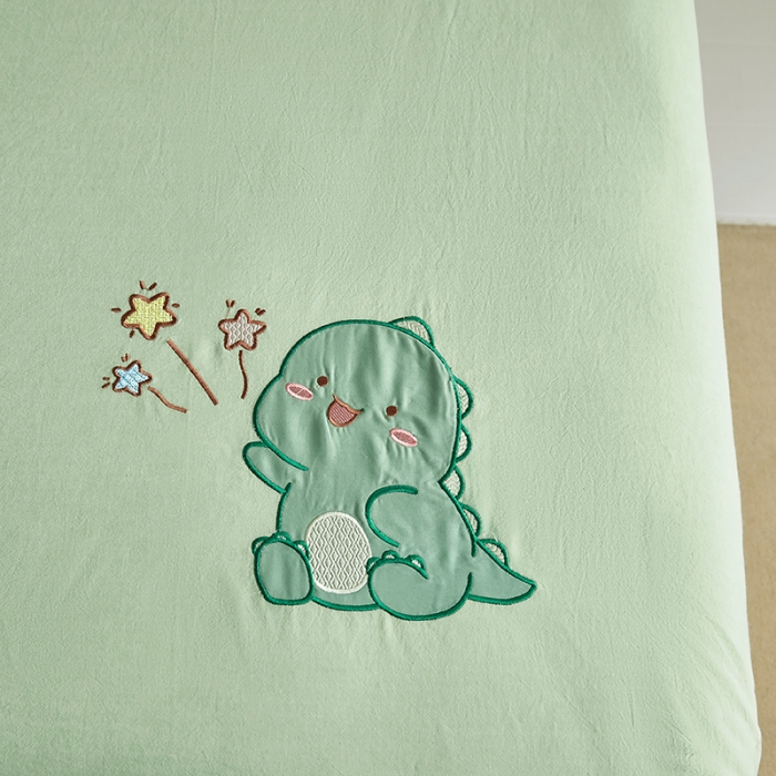 91家纺网 家纺一手货源 找家纺 荷马之梦 2022新款全棉色织水洗棉绣花床笠-童梦萌萌恐龙