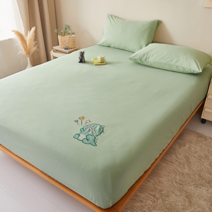 91家纺网 家纺一手货源 找家纺 荷马之梦 2022新款全棉色织水洗棉绣花床笠-童梦萌萌恐龙