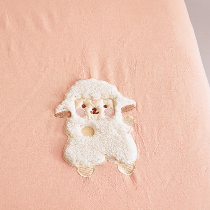 91家纺网 家纺一手货源 找家纺 荷马之梦 2022新款全棉色织水洗棉绣花床笠-童梦系列咩咩羊