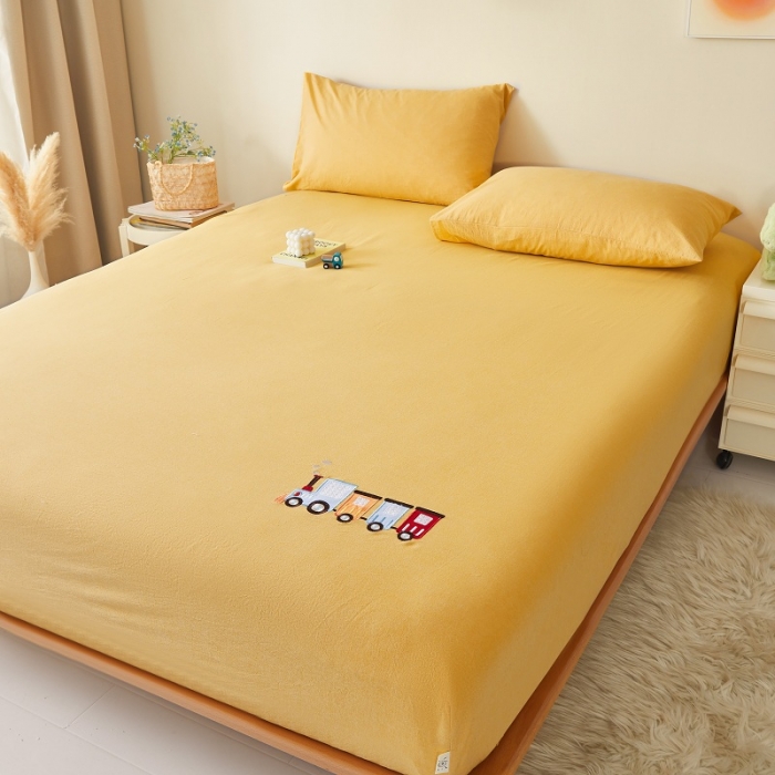 91家纺网 家纺一手货源 找家纺 荷马之梦 2022新款全棉色织水洗棉绣花床笠-童梦系列小火车