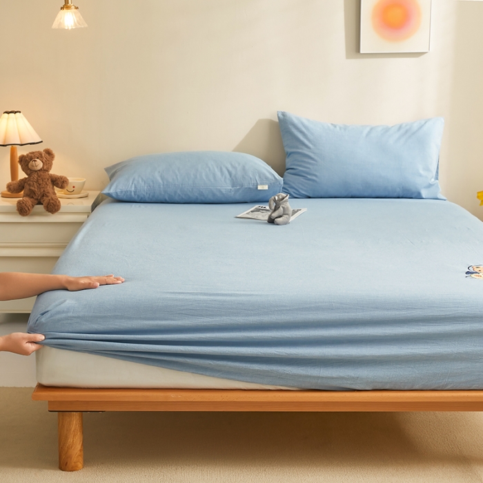 91家纺网 家纺一手货源 找家纺 荷马之梦 2022新款全棉色织水洗棉绣花床笠-童梦系列星球熊