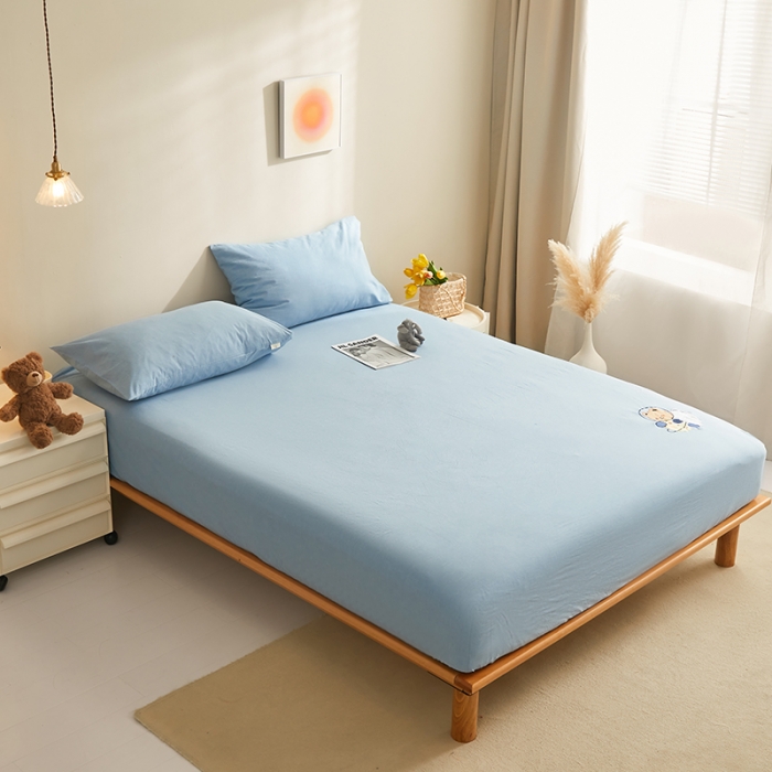 91家纺网 家纺一手货源 找家纺 荷马之梦 2022新款全棉色织水洗棉绣花床笠-童梦系列星球熊