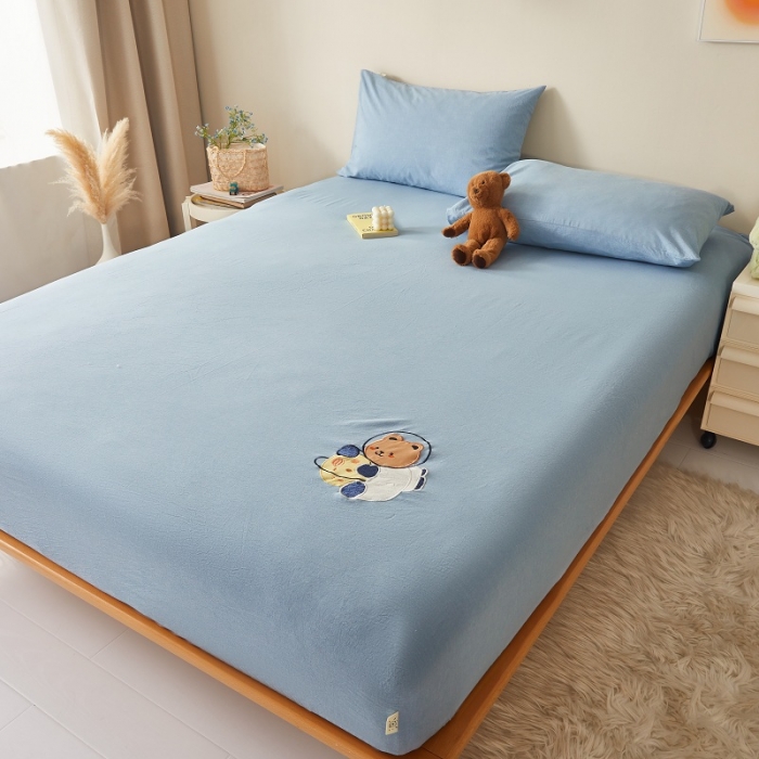 91家纺网 家纺一手货源 找家纺 荷马之梦 2022新款全棉色织水洗棉绣花床笠-童梦系列星球熊