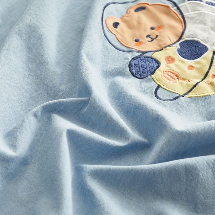 91家纺网 家纺一手货源 找家纺 荷马之梦 2022新款全棉色织水洗棉绣花床笠-童梦系列星球熊