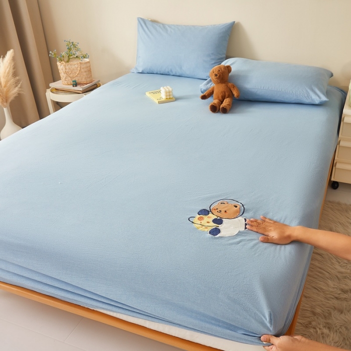 91家纺网 家纺一手货源 找家纺 荷马之梦 2022新款全棉色织水洗棉绣花床笠-童梦系列星球熊