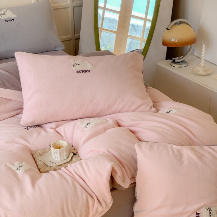 91家纺网 家纺一手货源 找家纺 （总）时年 2022新款牛奶绒毛巾绣四件套